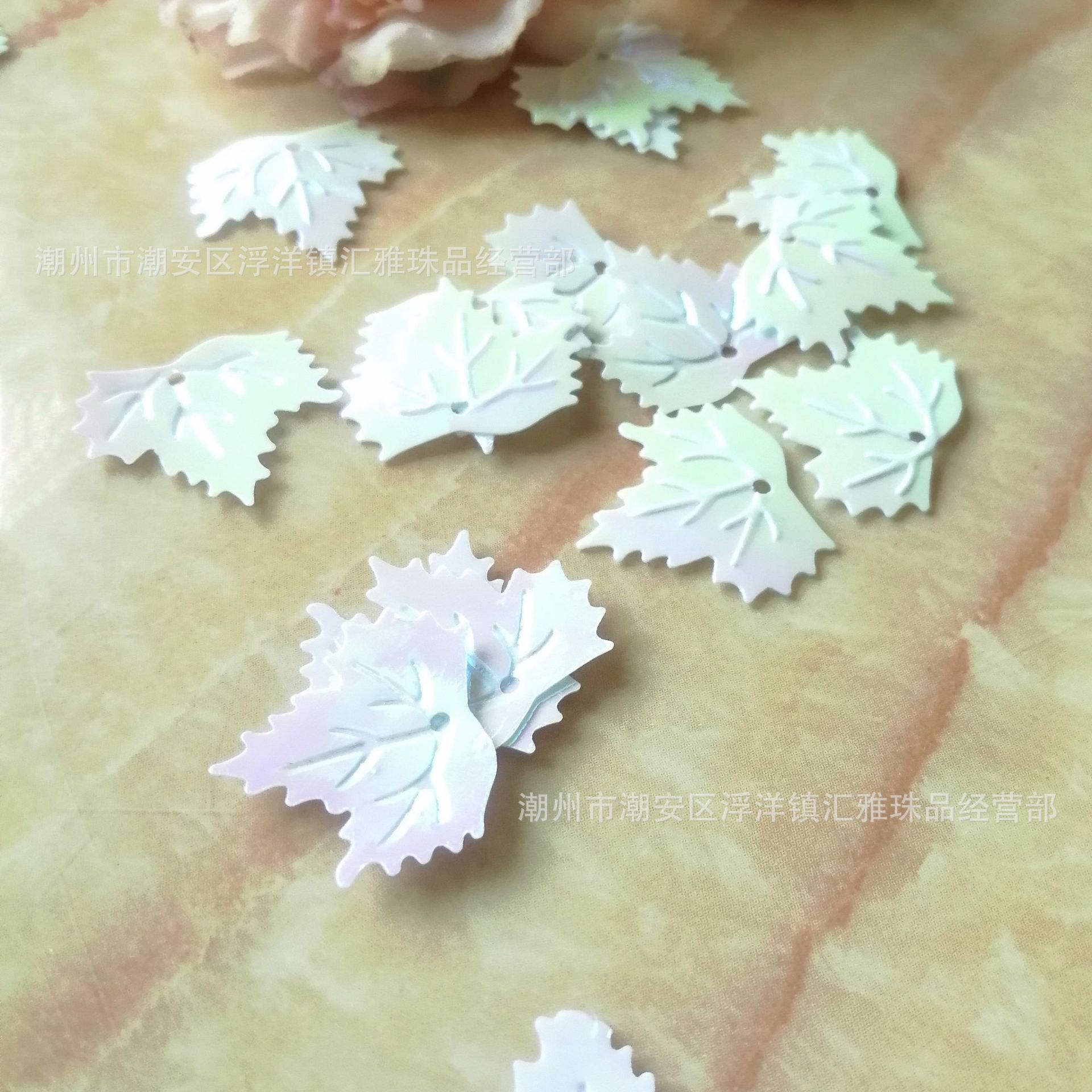 秋冬圣誕季潮流之選 混色乳片、楓葉亮片DIY美甲與服裝輔料